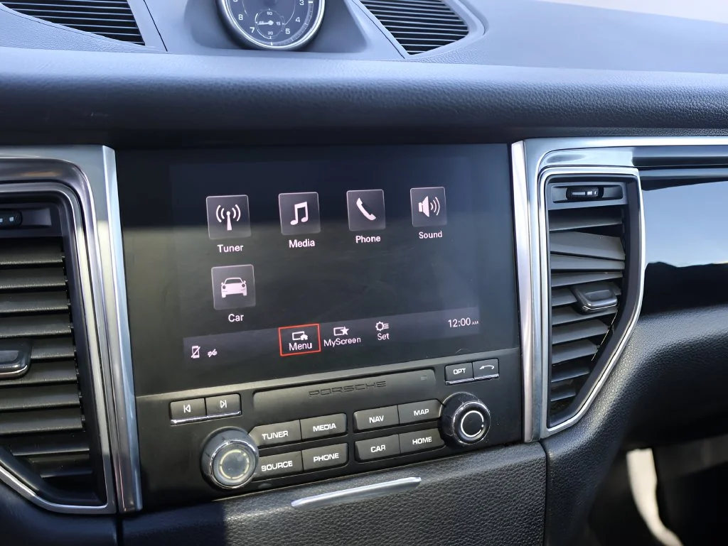 Used 2018  Porsche Base image 25