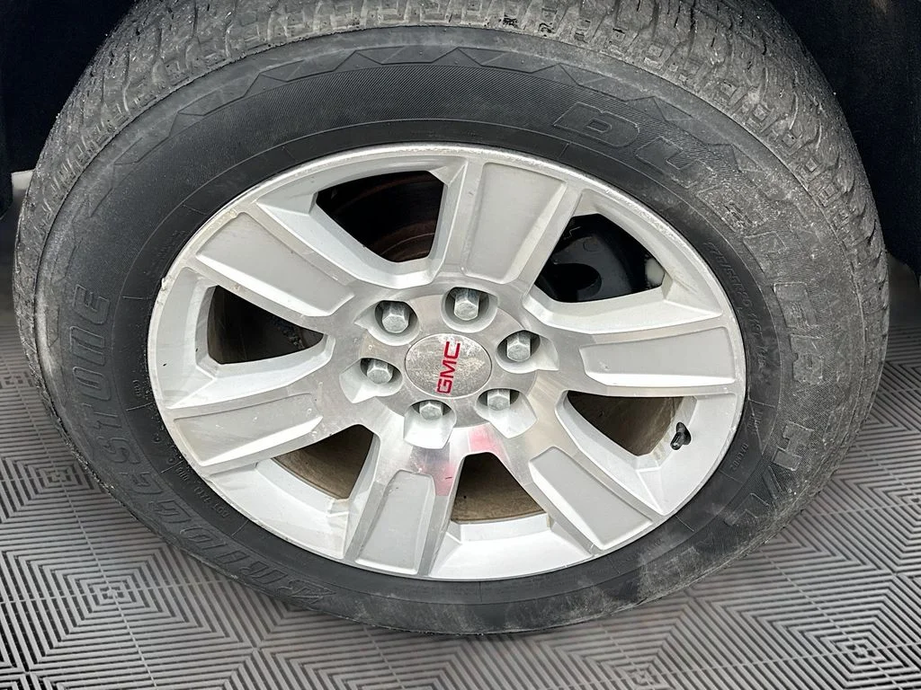 Used 2018 Black GMC SLE image 30