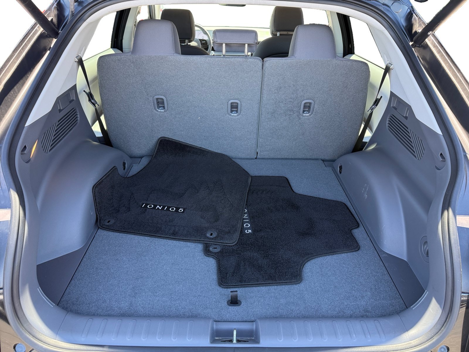 Used 2024 Abyss Black Hyundai SEL image 17