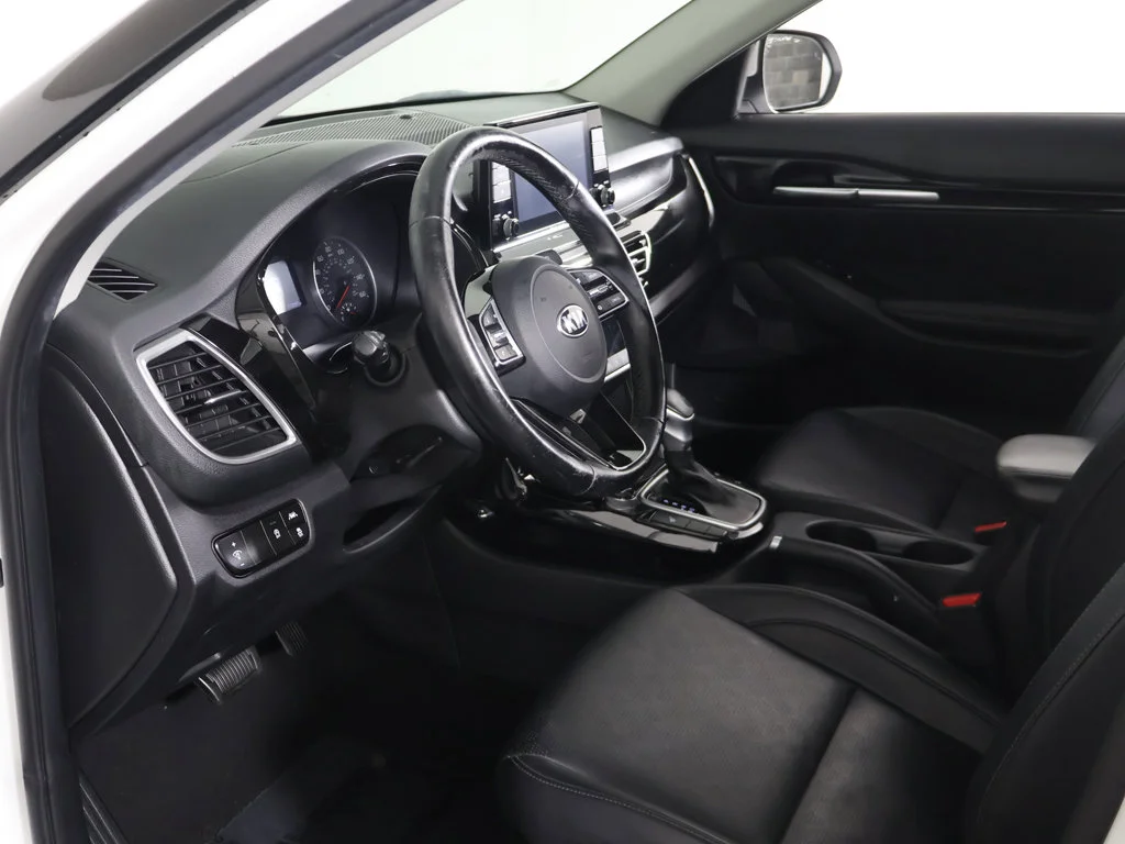Used 2021 White Kia EX image 24