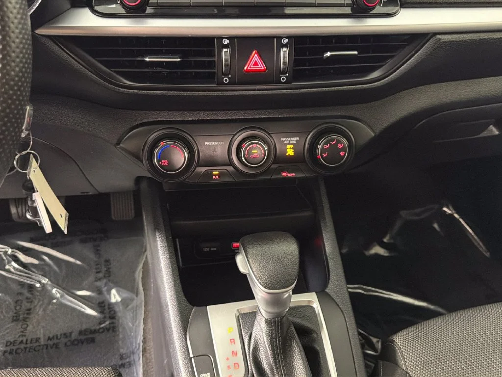 Used 2024  Kia LXS image 24