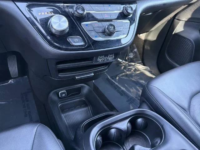 Used 2025 Black Chrysler Select image 23