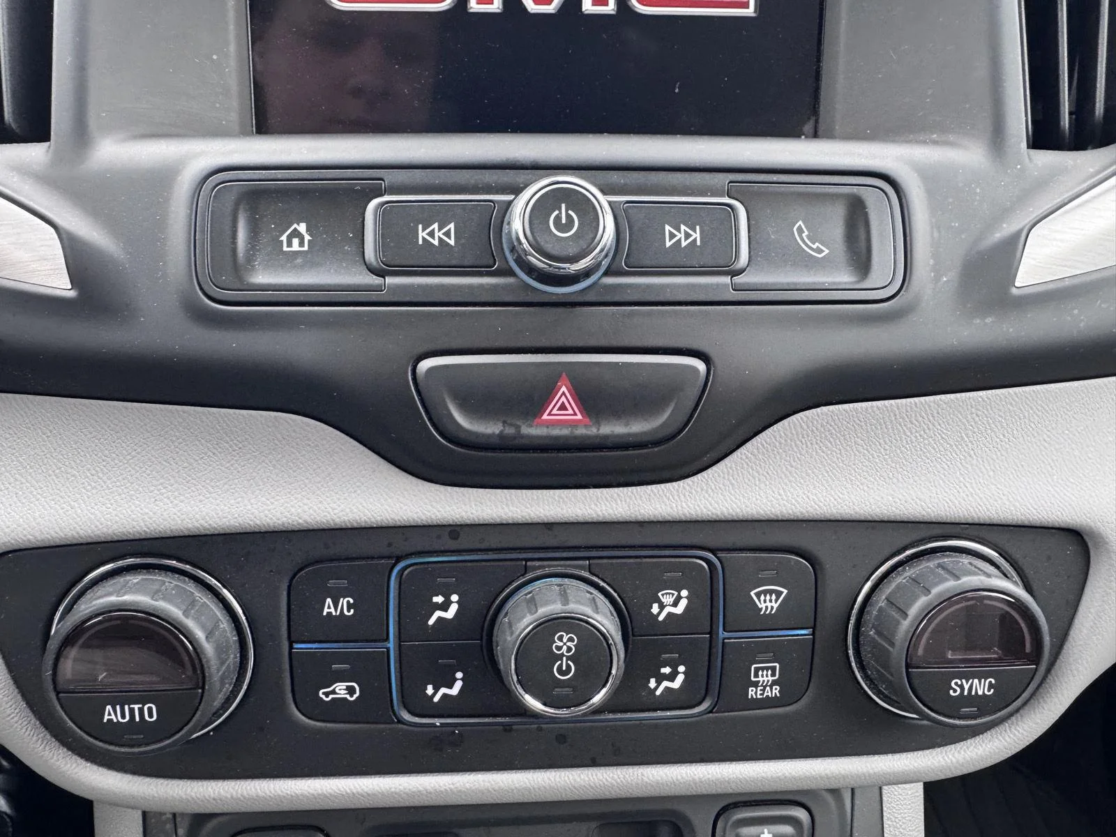 Used 2019 Summit White GMC SLE image 18
