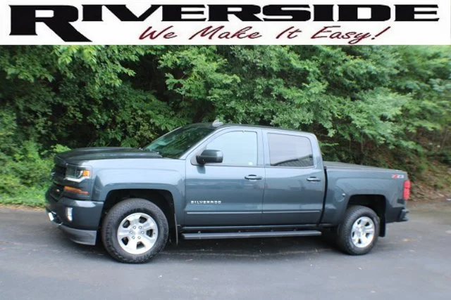 Used 2018 Graphite Metallic Chevrolet LT image 4