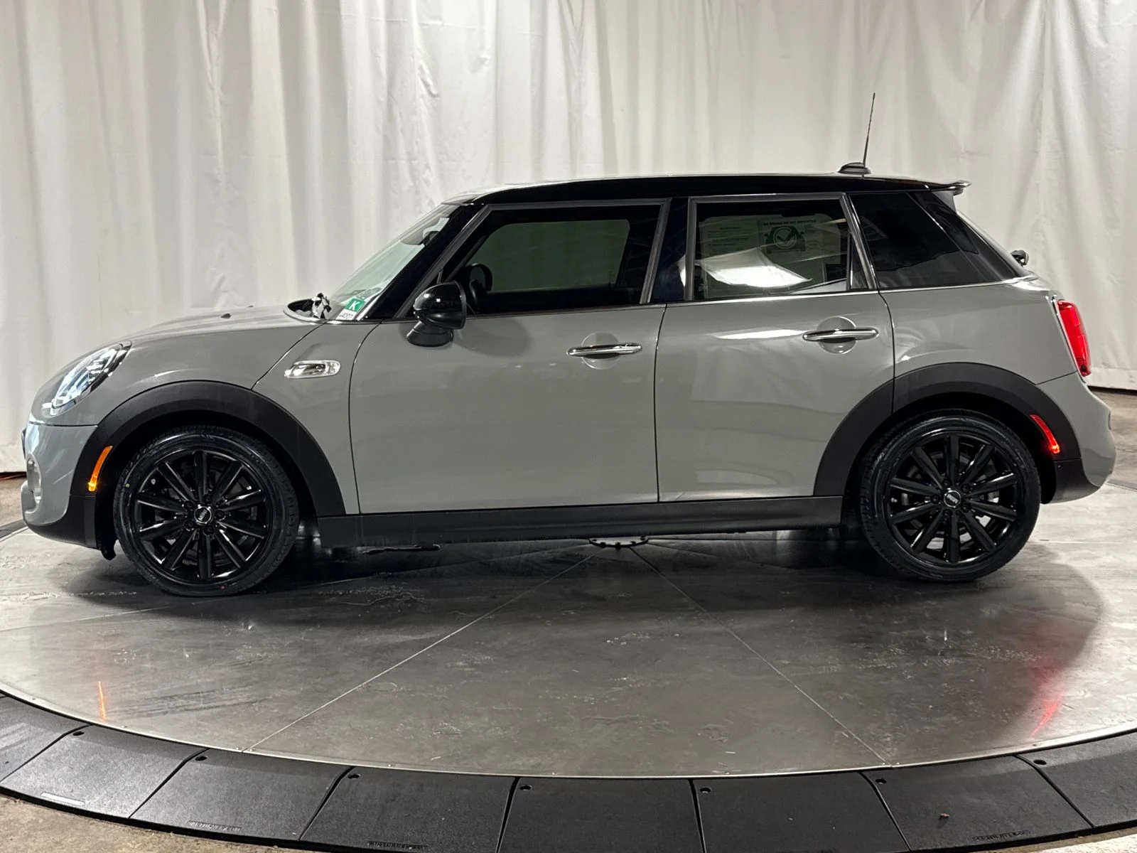 Used 2019 Gray Metallic MINI Signature image 8