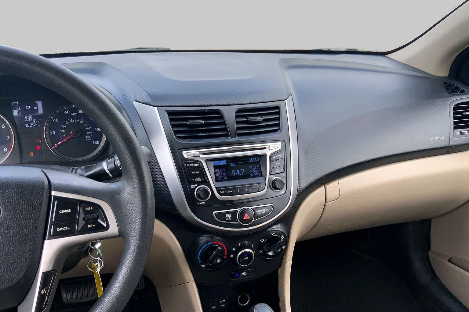 Used 2016 Misty Beige Metallic Hyundai SE image 6