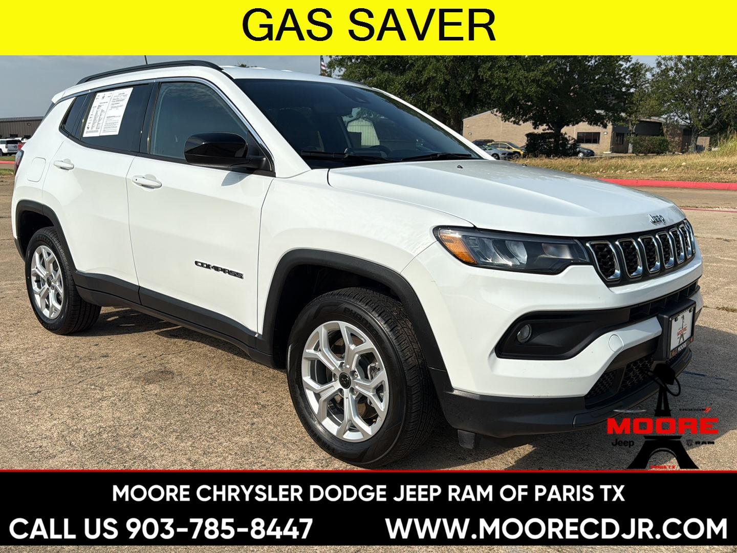 Used 2025 Bright White Clearcoat Jeep Latitude image 1