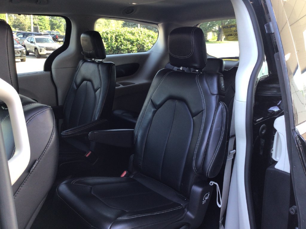 Used 2024 Black Chrysler Touring L image 32