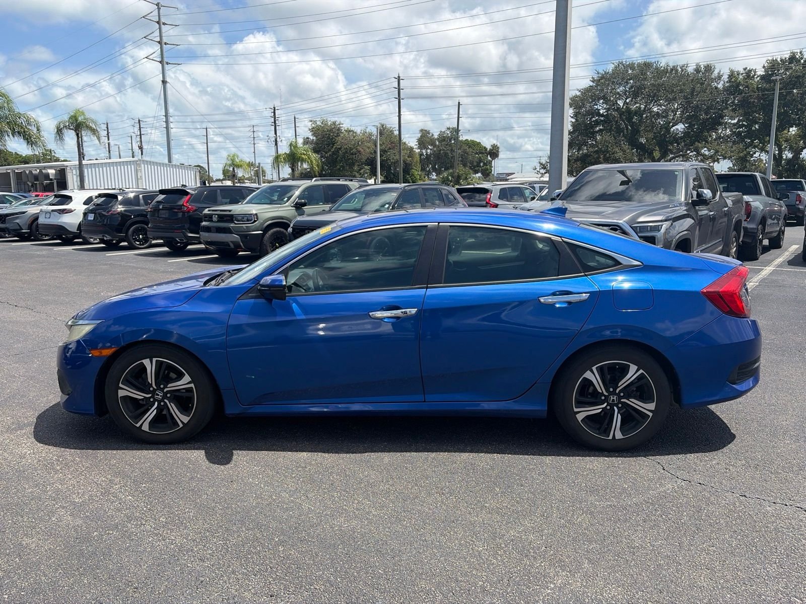 Used 2016 Blue Honda Touring image 4