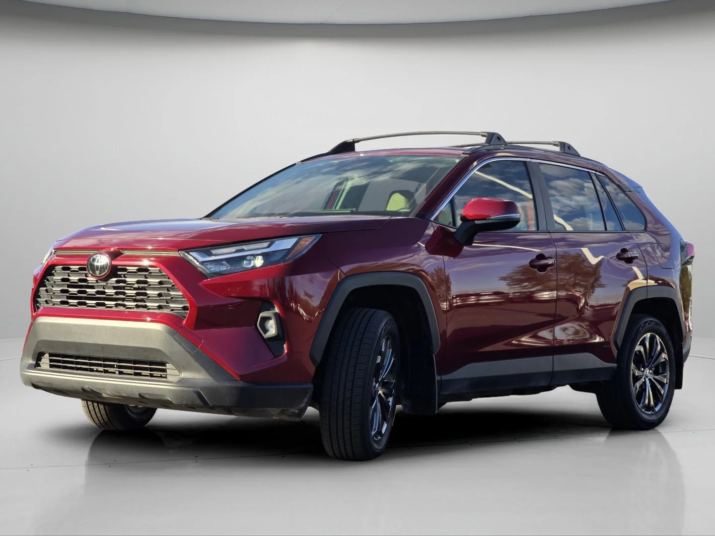 Used 2025 Ruby Flare Pearl Toyota XLE Premium image 20