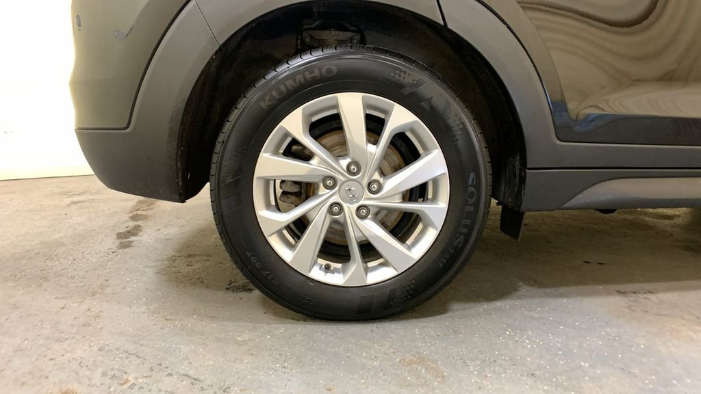 Used 2019 Black Noir Pearl Hyundai Value image 14