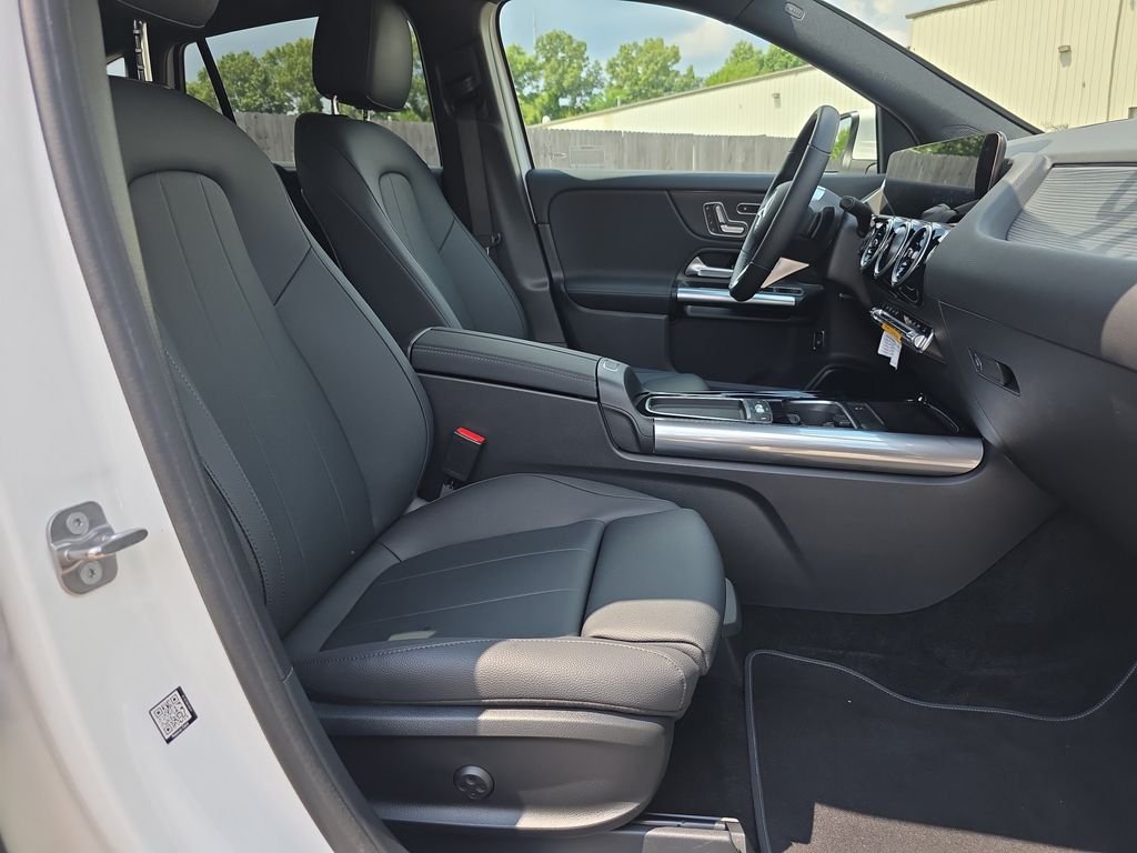 New 2026 White Mercedes-Benz GLA 250 image 16