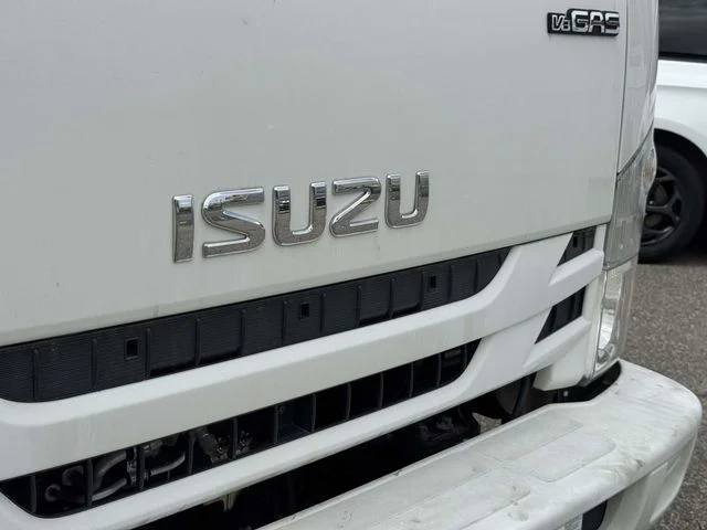 Used 2020 White Isuzu 200 image 6