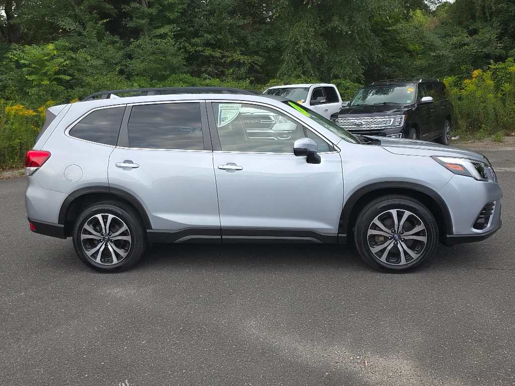 Used 2023 Ice Silver Metallic Subaru Limited image 18