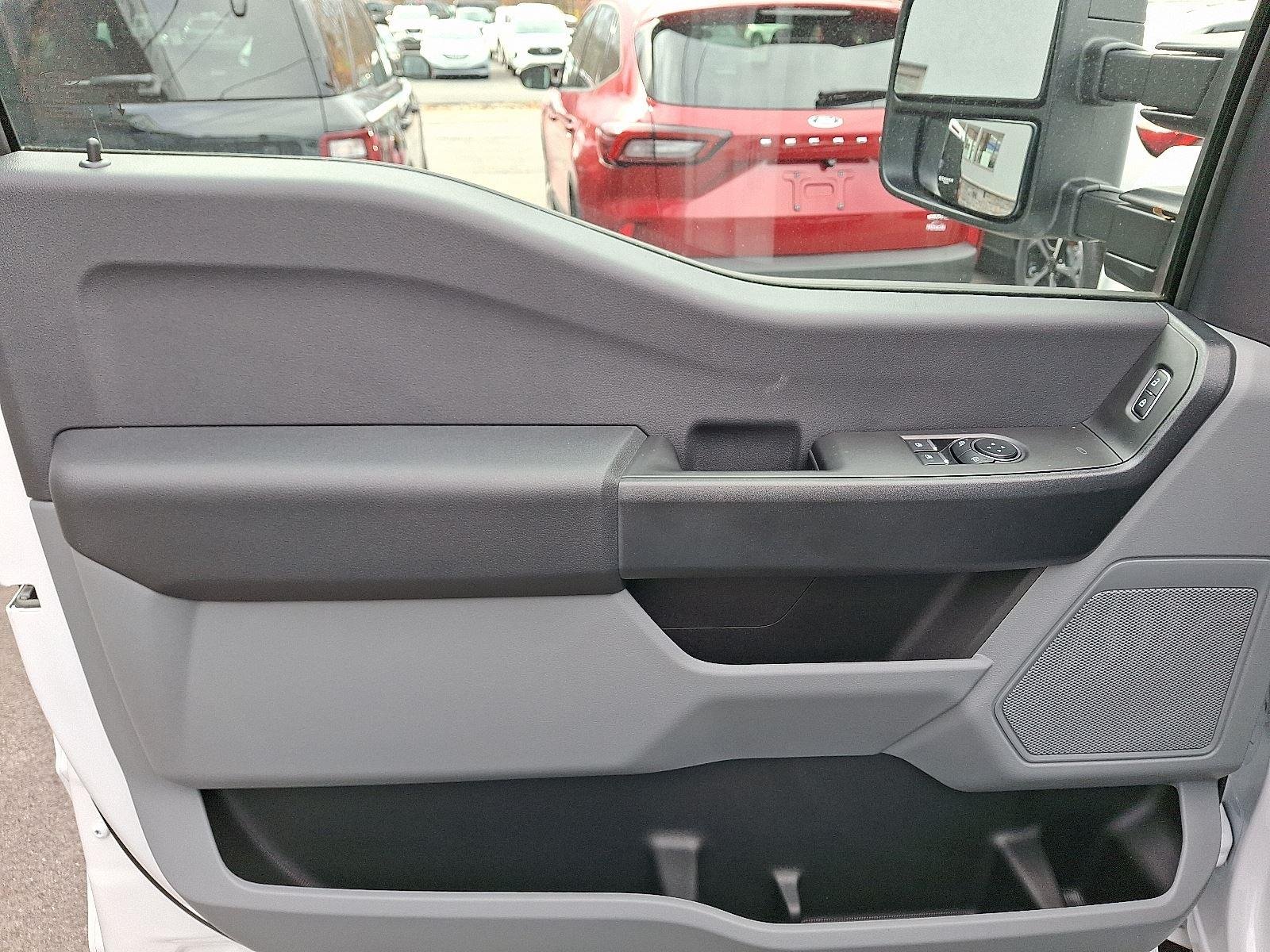 2026 Ford F-350 Super Duty XL - Photo 8