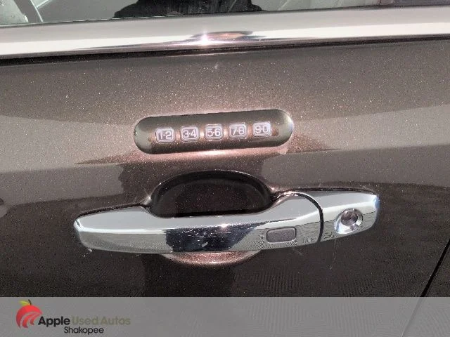Used 2011  Lincoln Base image 49
