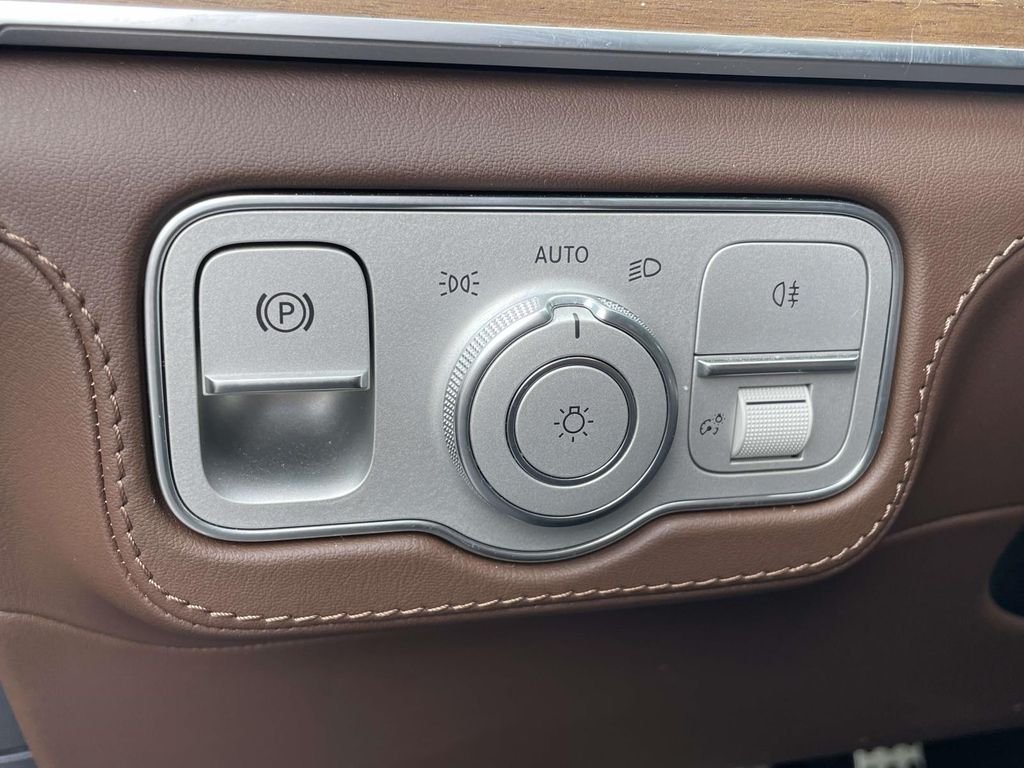 Used 2024 Selenite Gray Metallic Mercedes-Benz GLE 53 AMG® image 38
