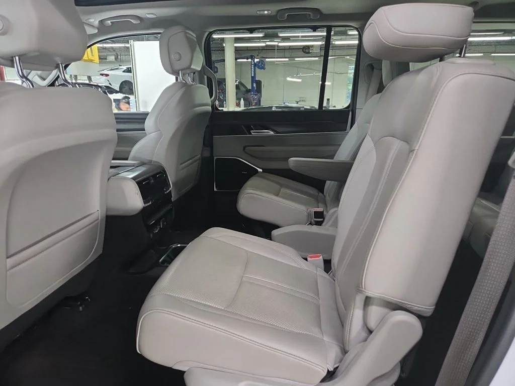 Used 2023 White Jeep Series III image 3