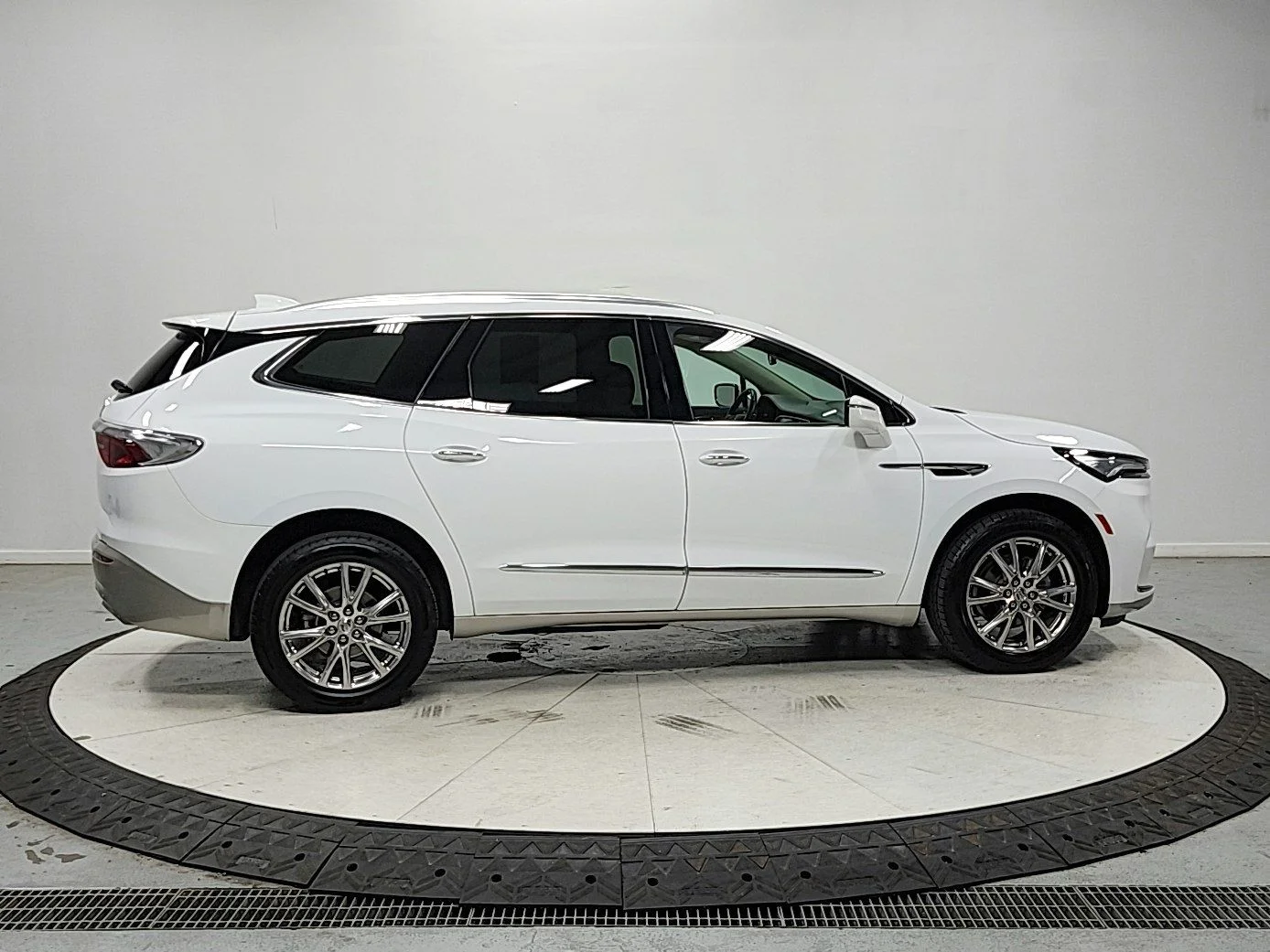 Used 2023 White Buick Essence image 8