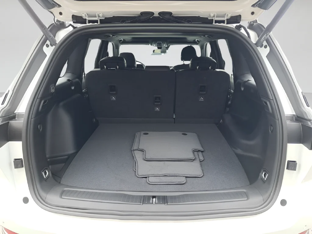 New 2026 White Jeep Altitude image 19