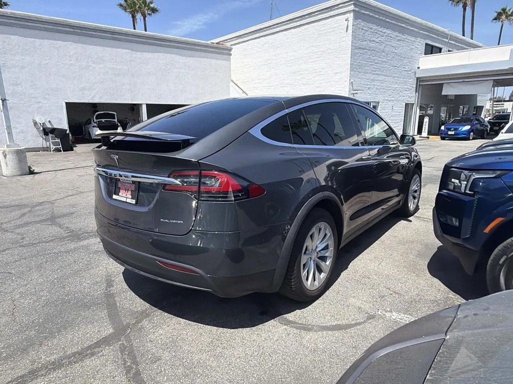 Used 2019  Tesla 100D image 7