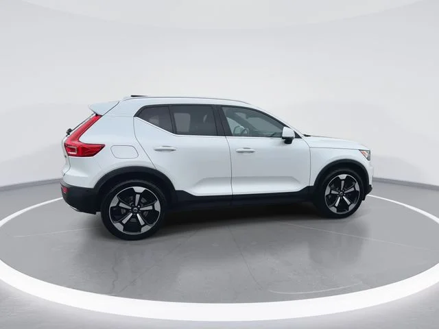 Used 2019 White Volvo T5 Inscription image 8