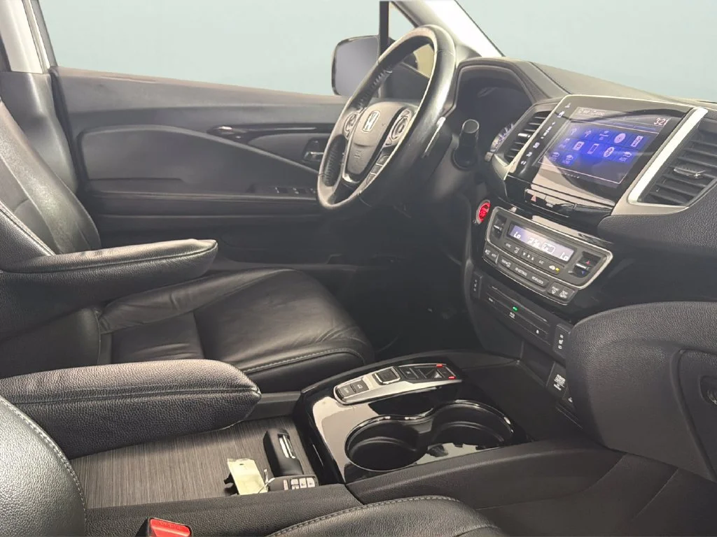 Used 2018 White Honda Touring image 40
