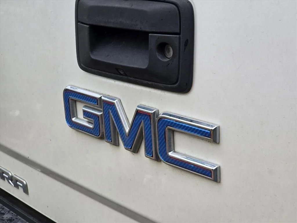 Used 2018 WHITE FROST TRICOAT GMC Denali image 16