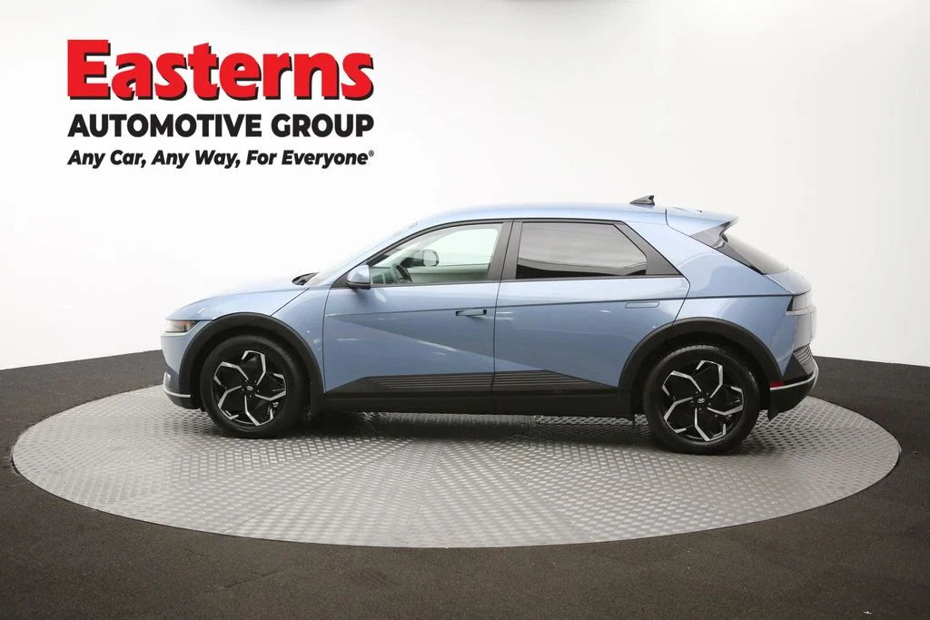 Used 2023 Blue Hyundai SE image 57