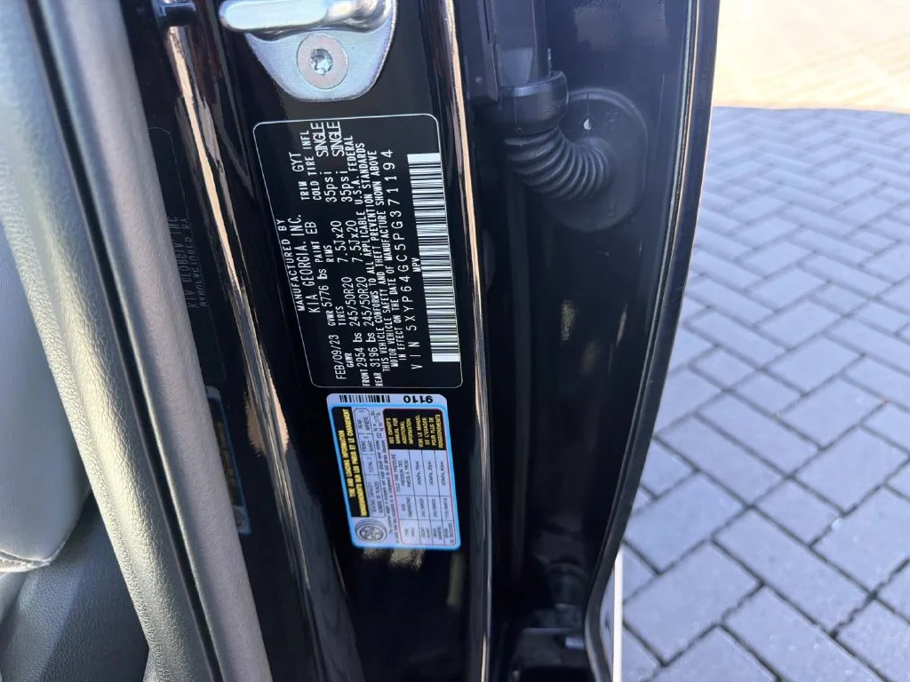 Used 2023 Black Kia S image 32