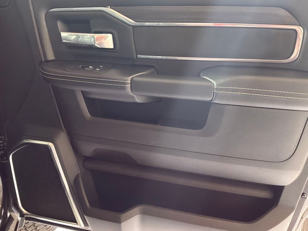 New 2026 Granite Crystal Metallic Clear-Coat Exterior Paint RAM Laramie image 21