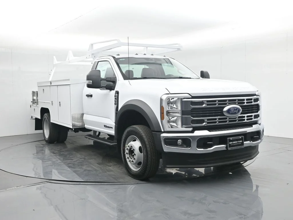 2025 Ford F-450 XL Regular Cab 169-In DRW's photo