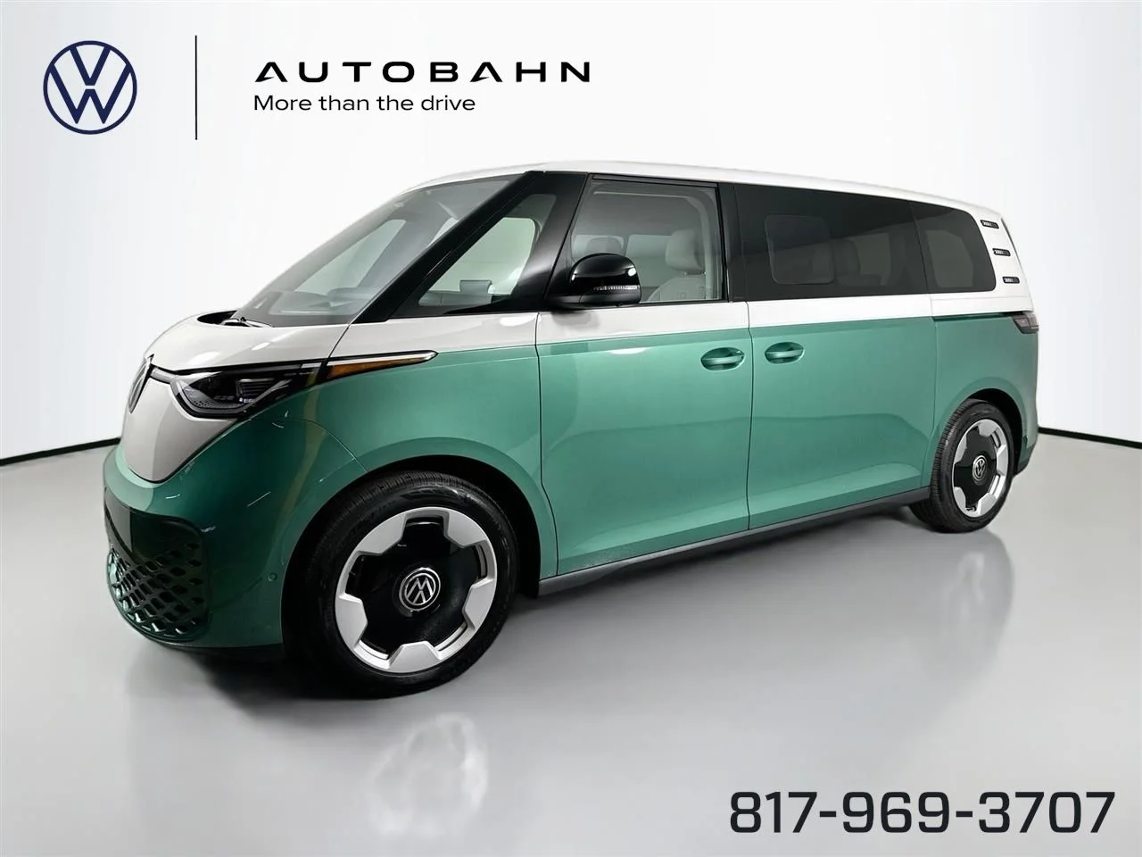 2025 Volkswagen ID. Buzz Pro S Plus 4Motion Two-Tone's photo