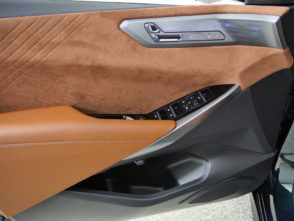 New 2027 Vancouver Green Metallic BMW  image 32
