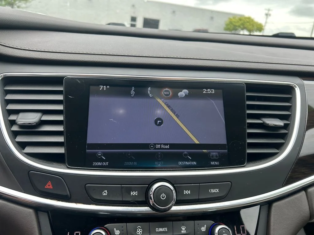 Used 2017 White Buick Essence image 20