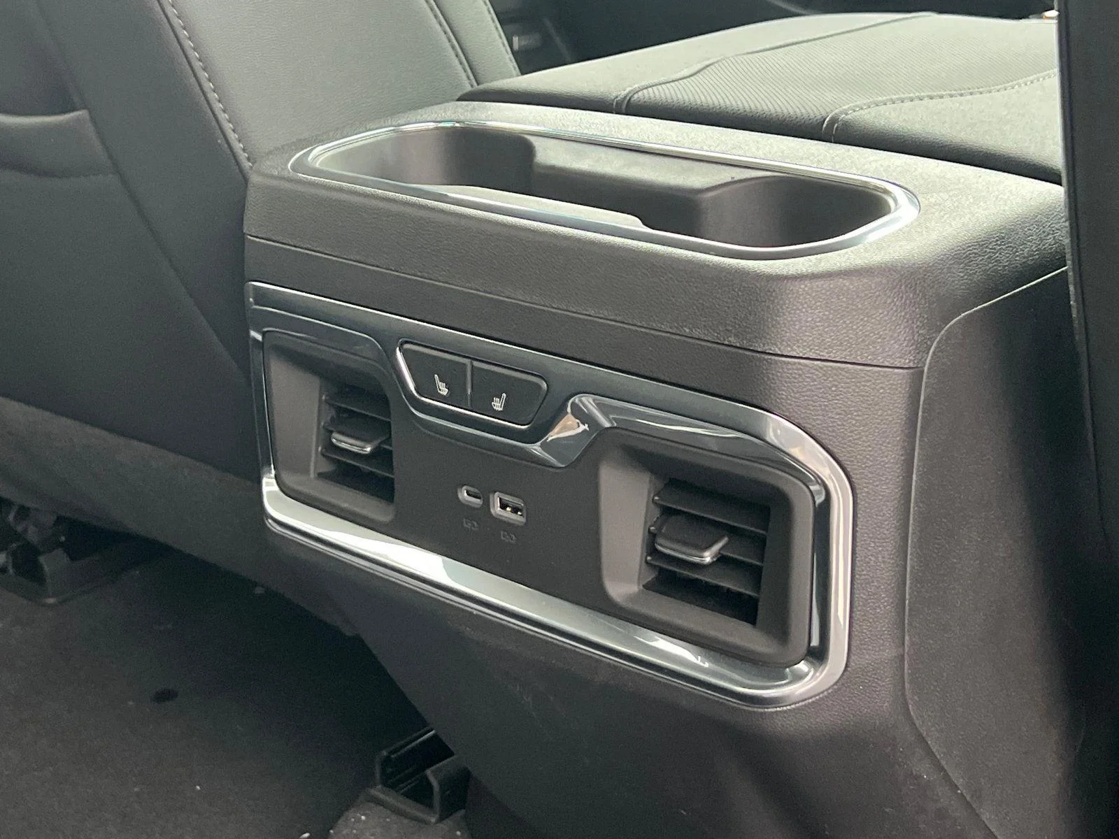 2026 GMC Sierra 1500 SLT - Photo 10