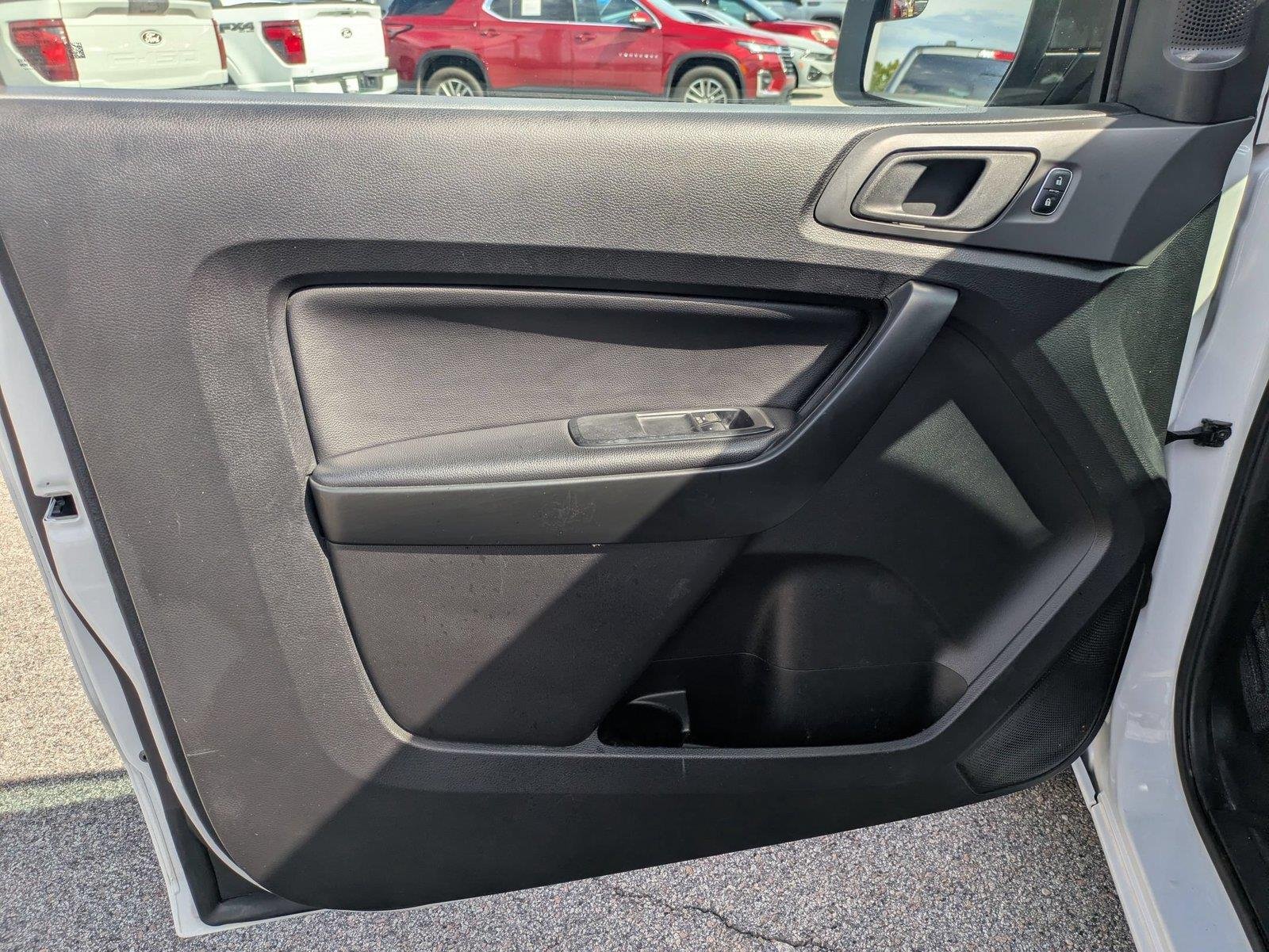 Used 2019  Ford XL image 8
