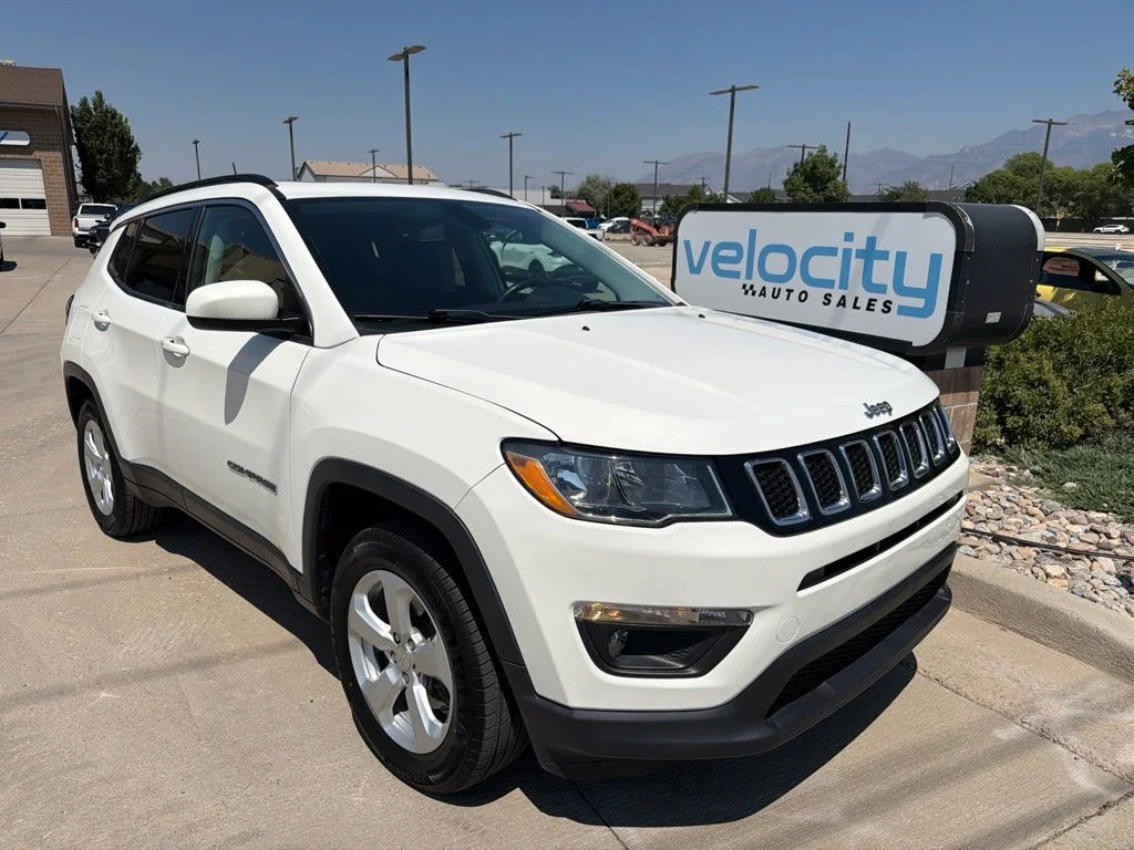 Used 2019 White Jeep Latitude image 1