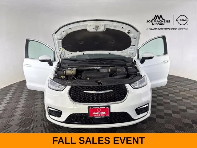 Used 2023 White Chrysler Touring L image 16