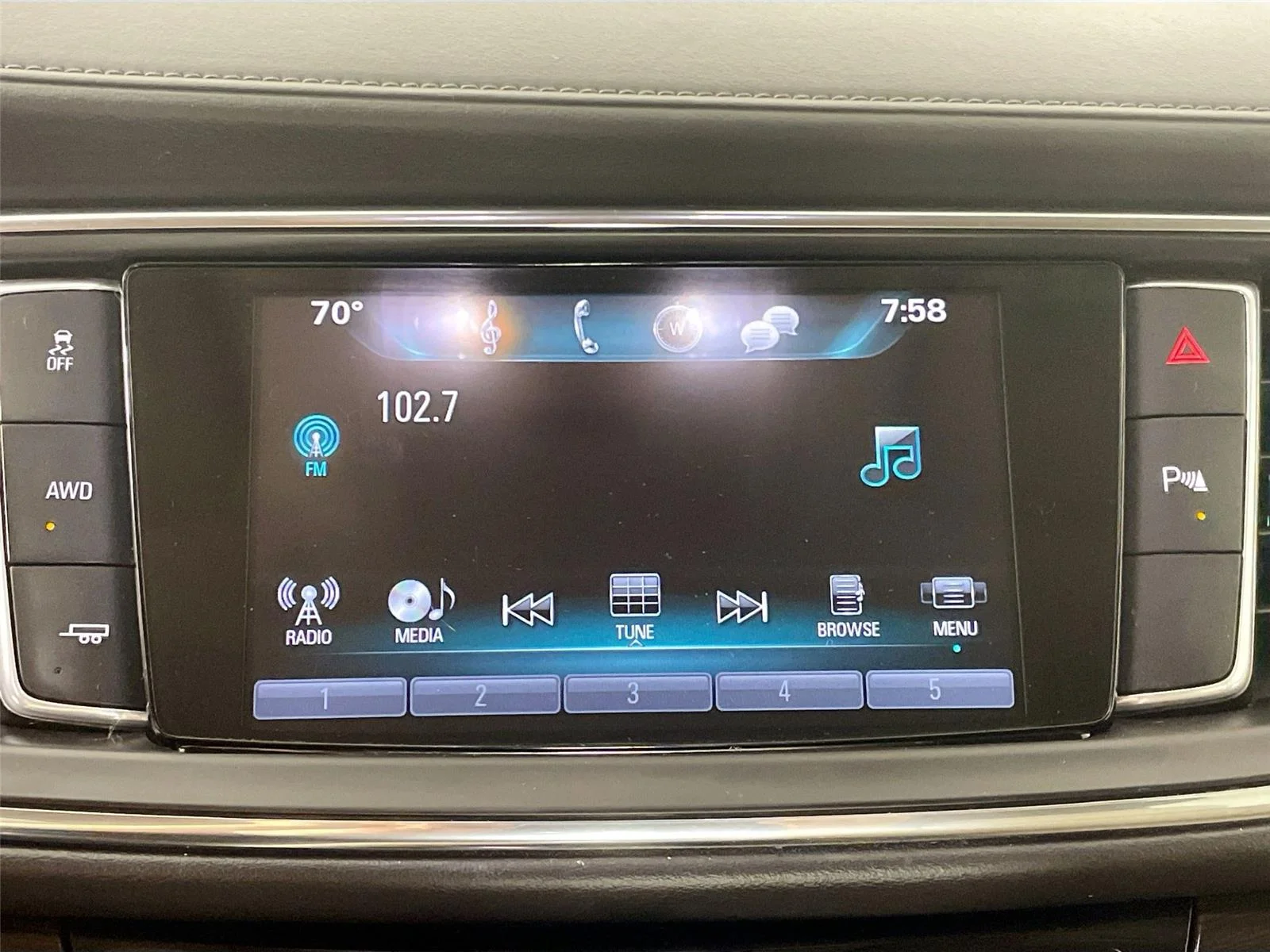 Used 2018 Havana Metallic Buick Essence image 7