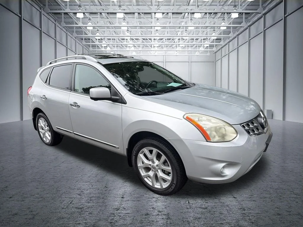 Used 2012 Silver Nissan SL image 8