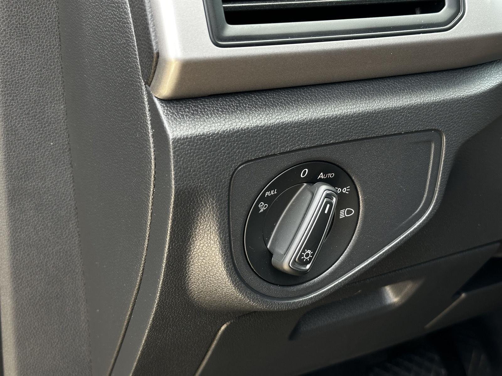 2021 Volkswagen Atlas SE w/Tech - Photo 11