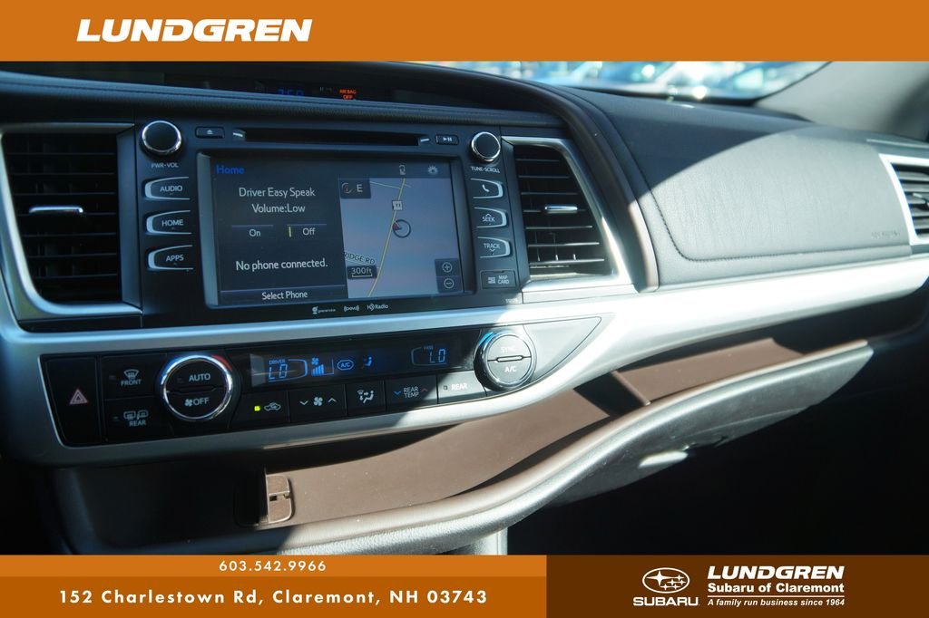 Used 2018 Silver Toyota XLE image 21