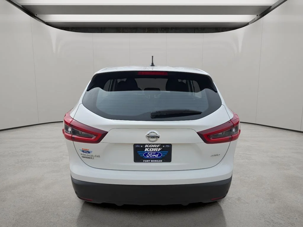 Used 2022 White Nissan SV image 4
