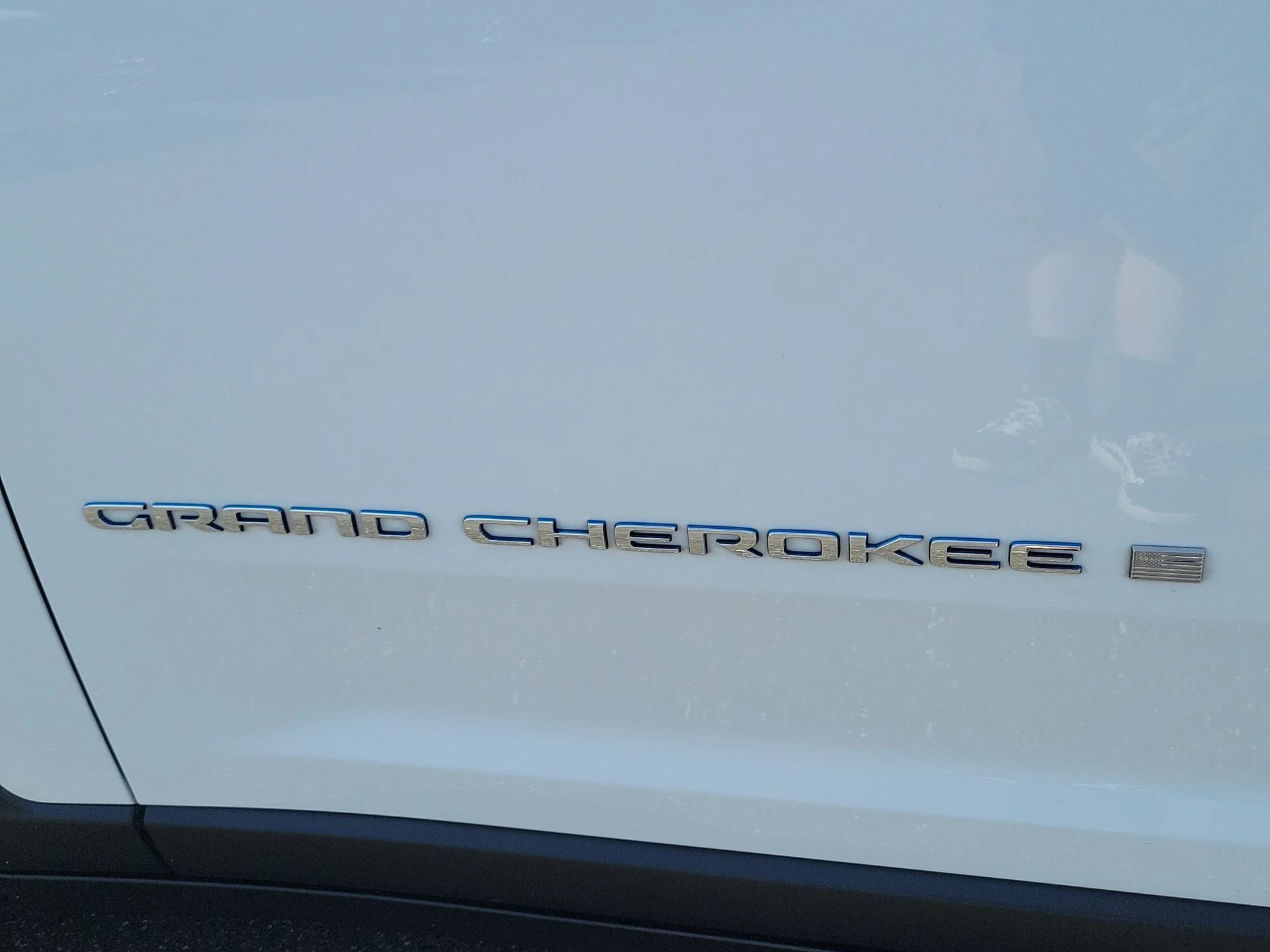 Used 2024 White Jeep 4xe image 7