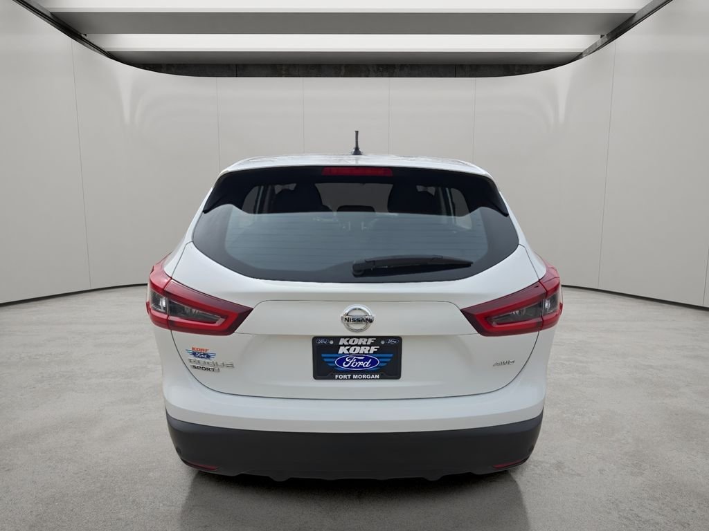 Used 2022 White Nissan SV image 4