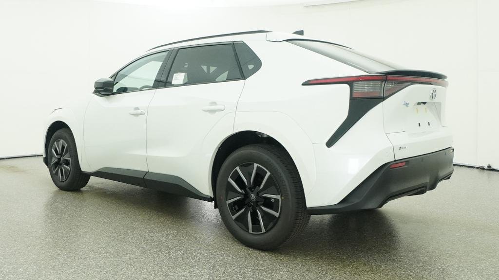 New 2026 Wind Chill Pearl Toyota XLE image 4