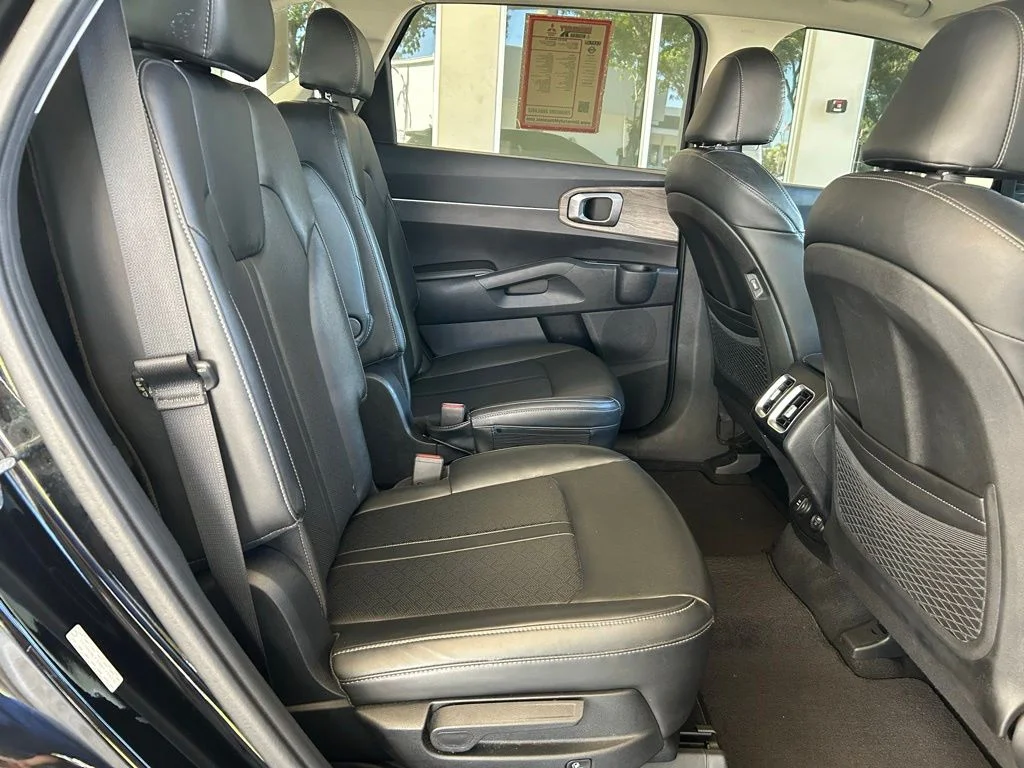Used 2022 Black Kia EX image 27