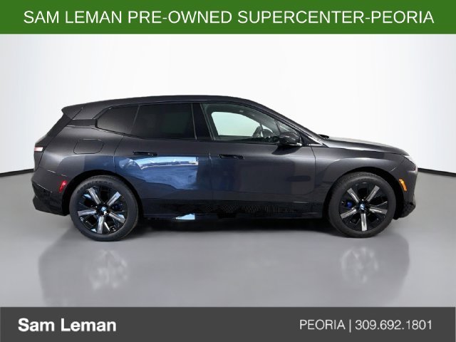 Used 2025 Gray BMW xDrive50 image 8