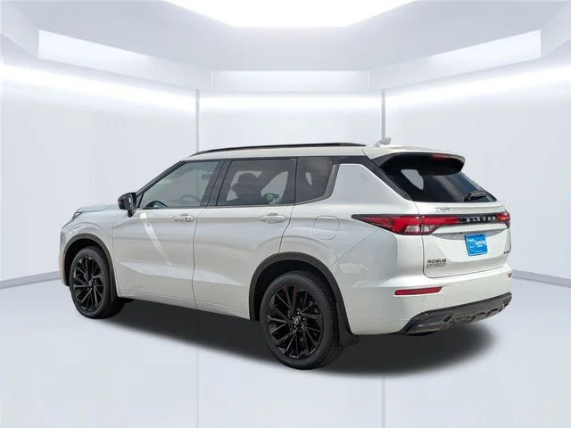 New 2026 White Nissan Platinum image 3